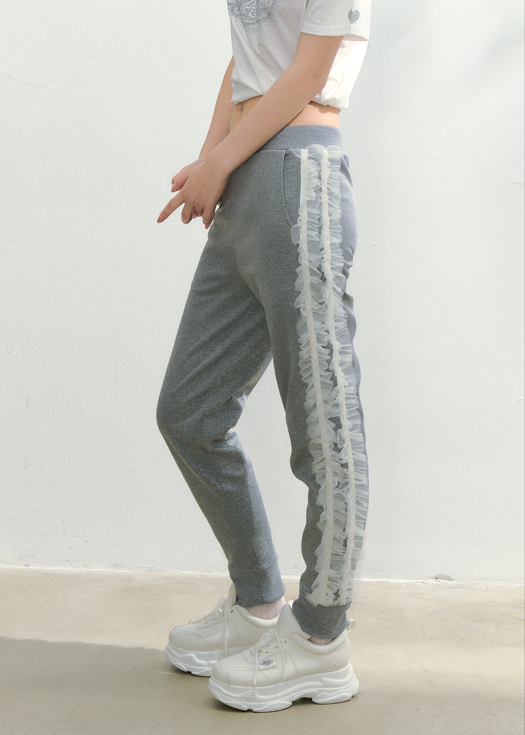 大人上品なおすすめコーデ tulle Girl's Treat frill Ürself Treat – pants jersey トップス