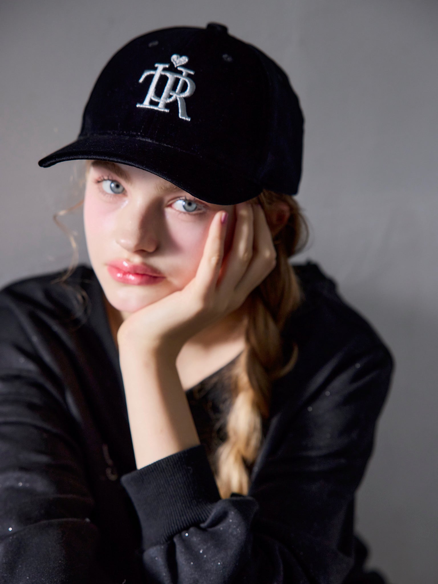 TÜR velours cap – Treat Ürself