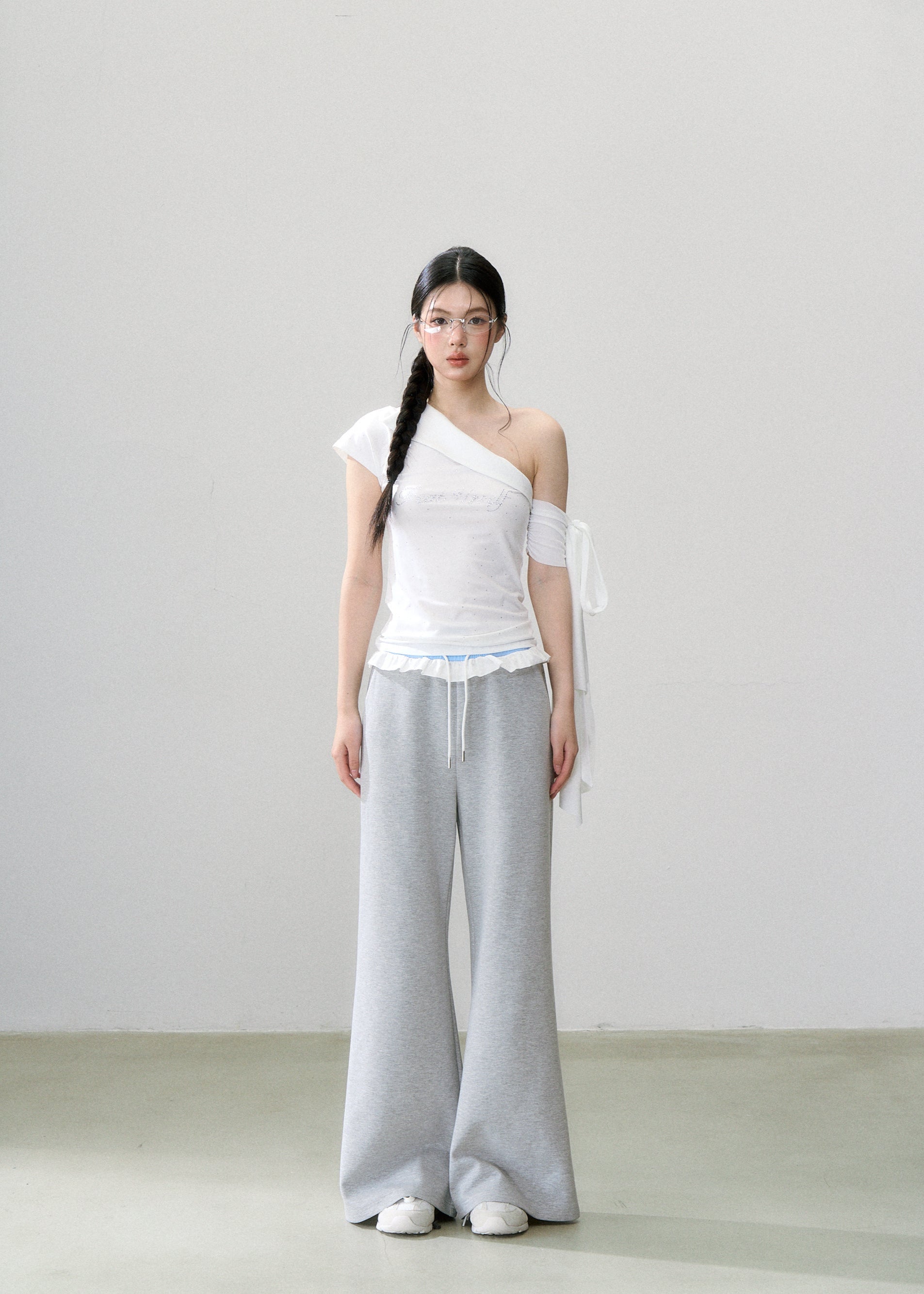 Ribbon charm one shoulder T-shirts