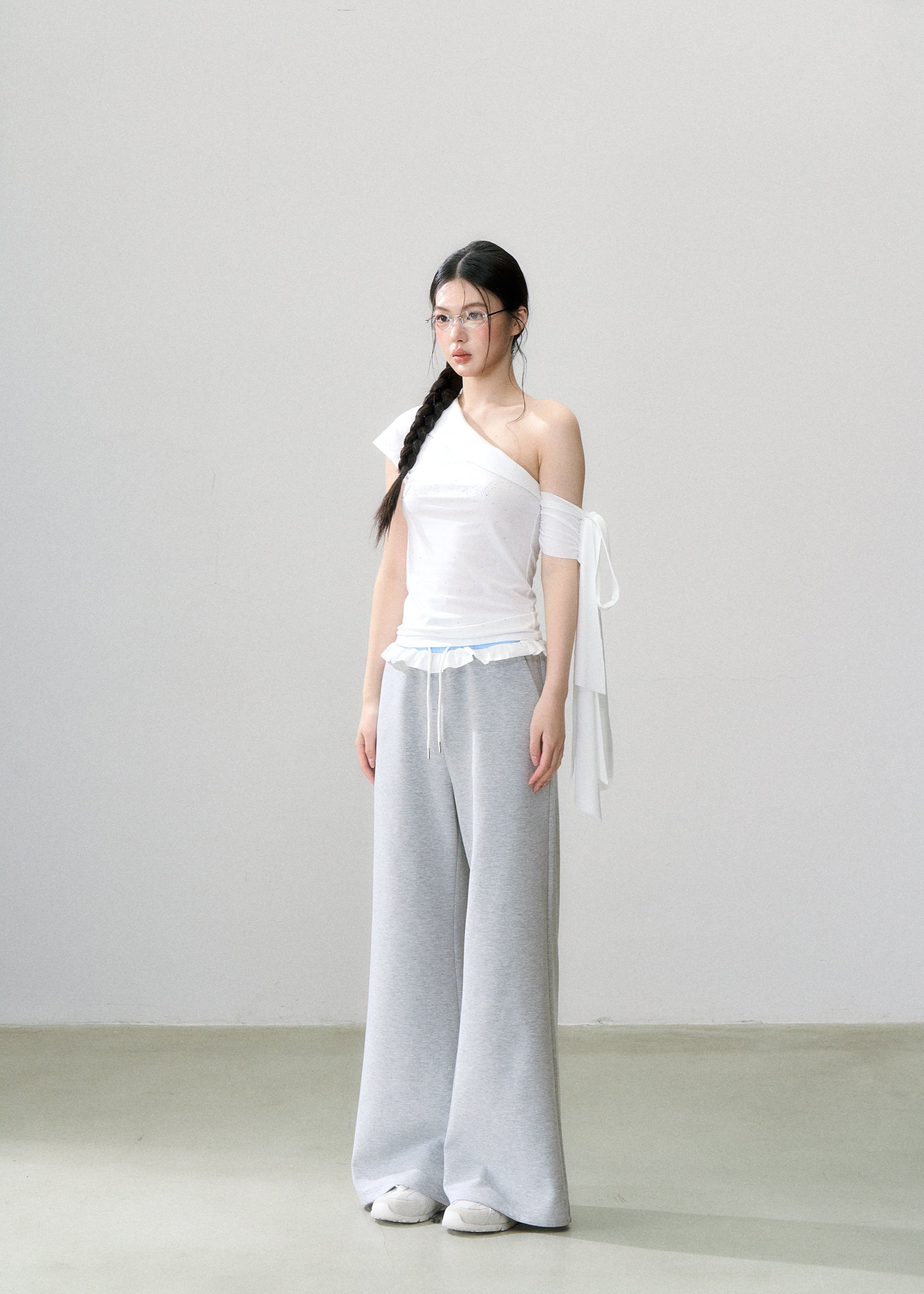 Ribbon charm one shoulder T-shirts