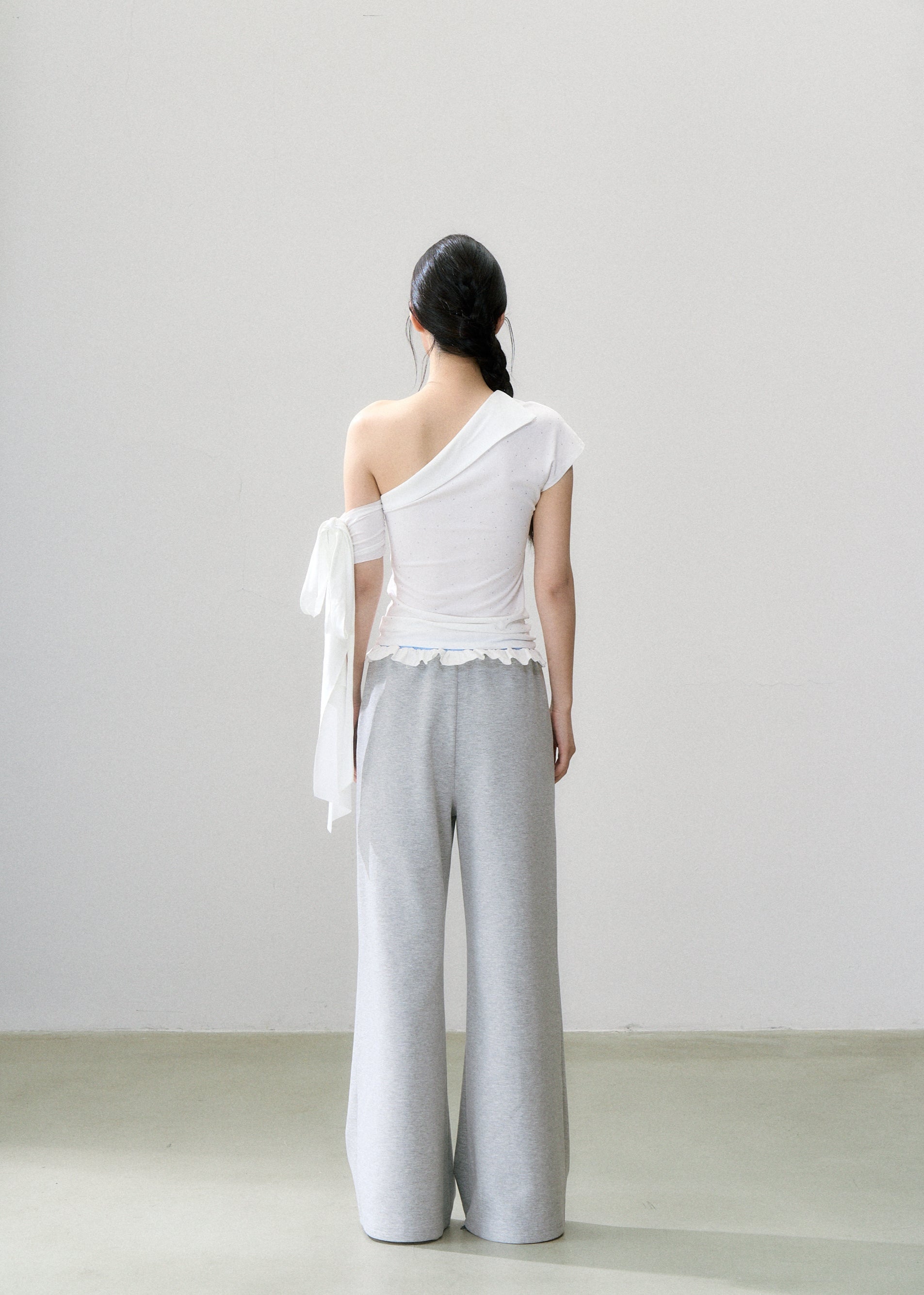 Ribbon charm one shoulder T-shirts