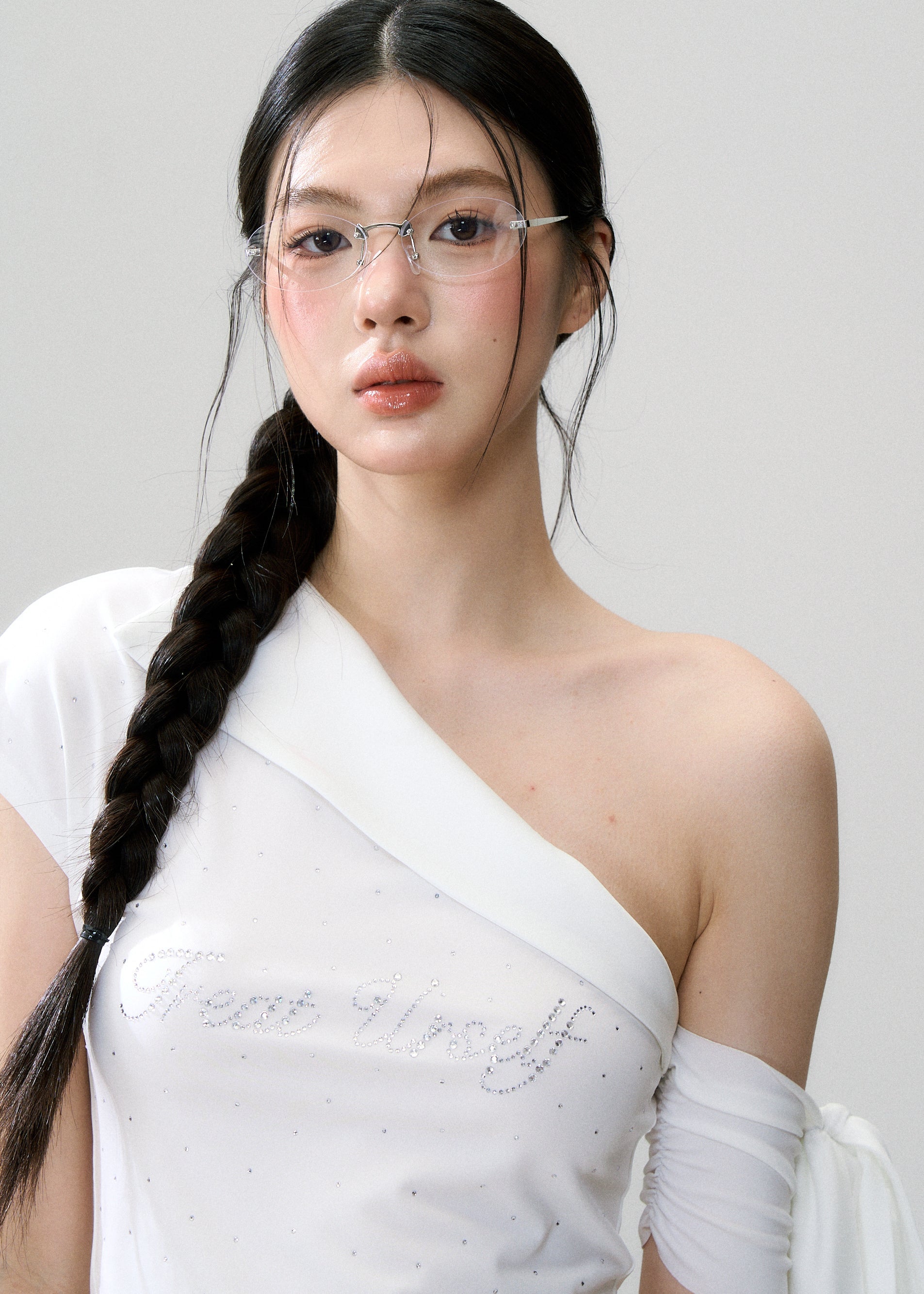 Ribbon charm one shoulder T-shirts