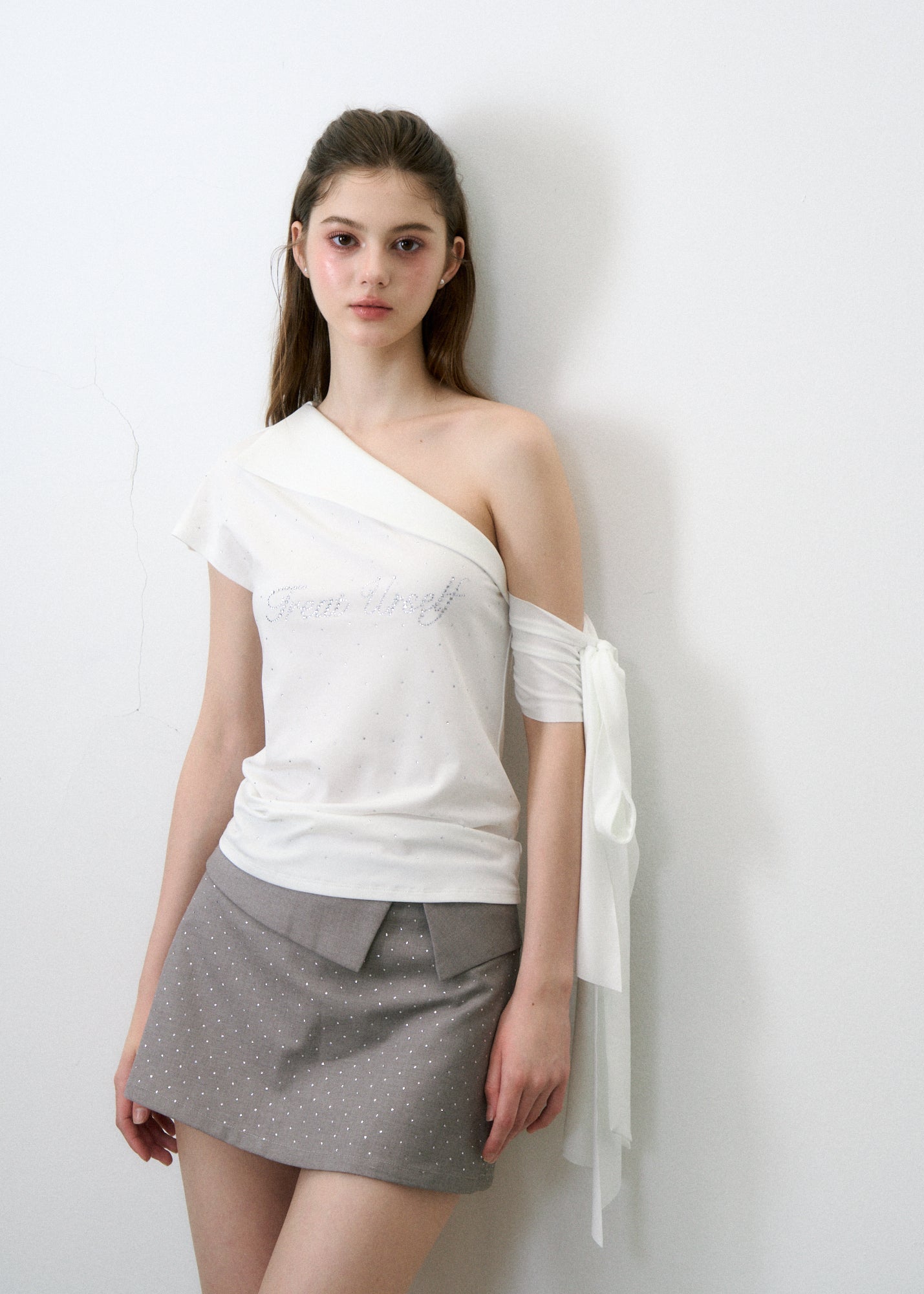 Ribbon charm one shoulder T-shirts