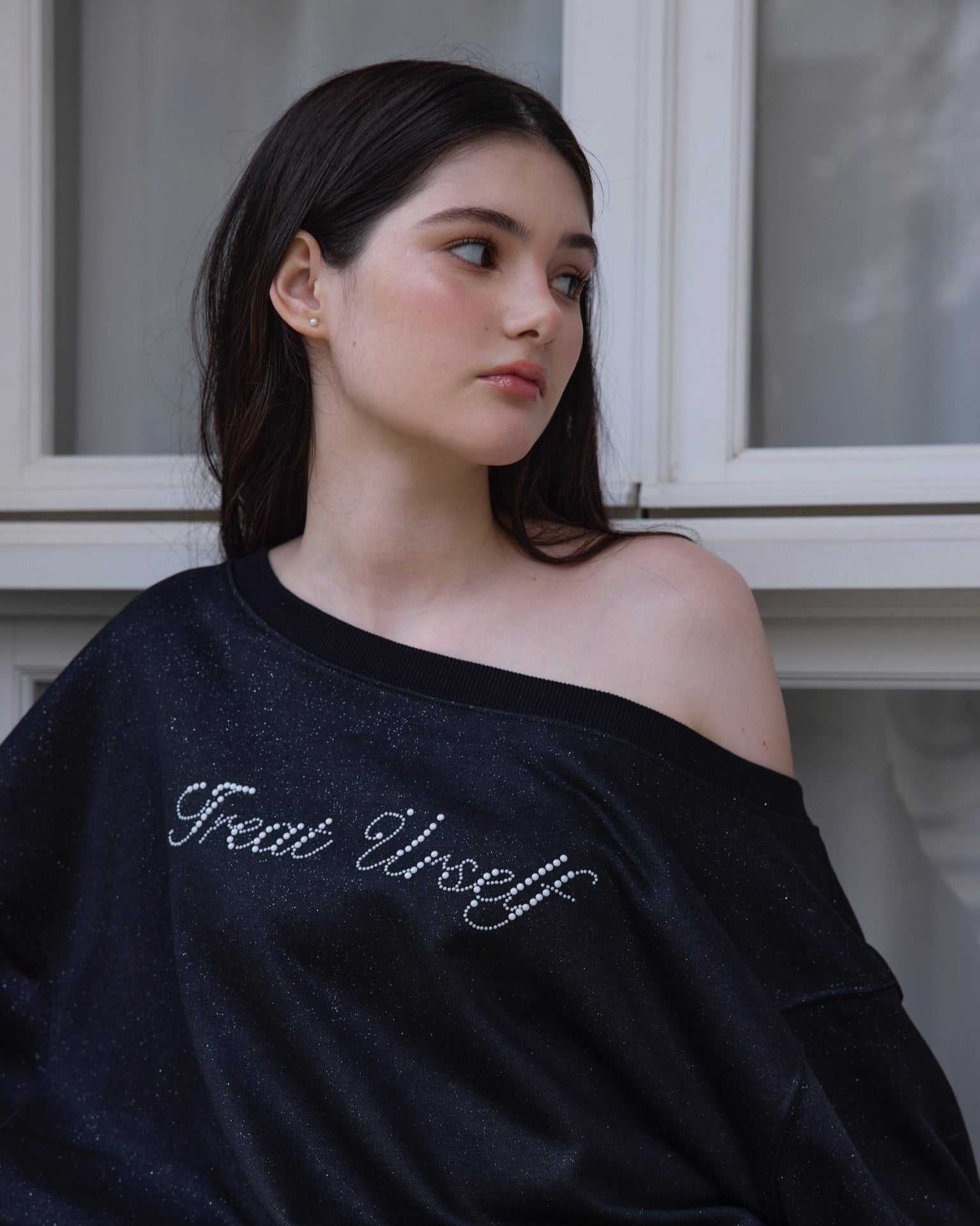 one shoulder pearl logo sweat