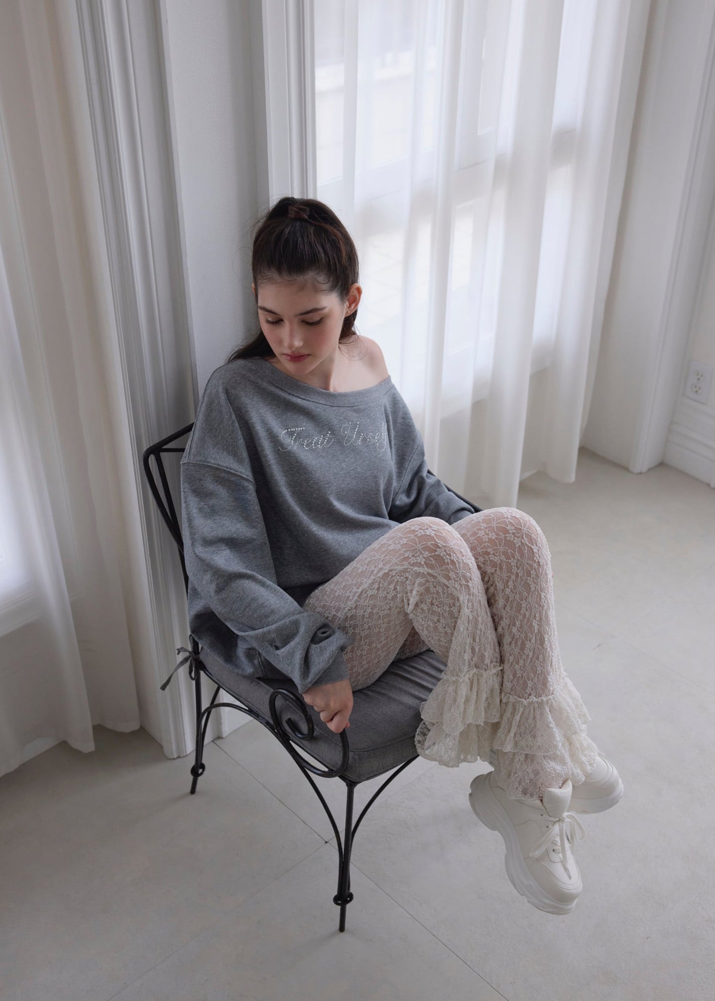 one shoulder pearl logo sweat