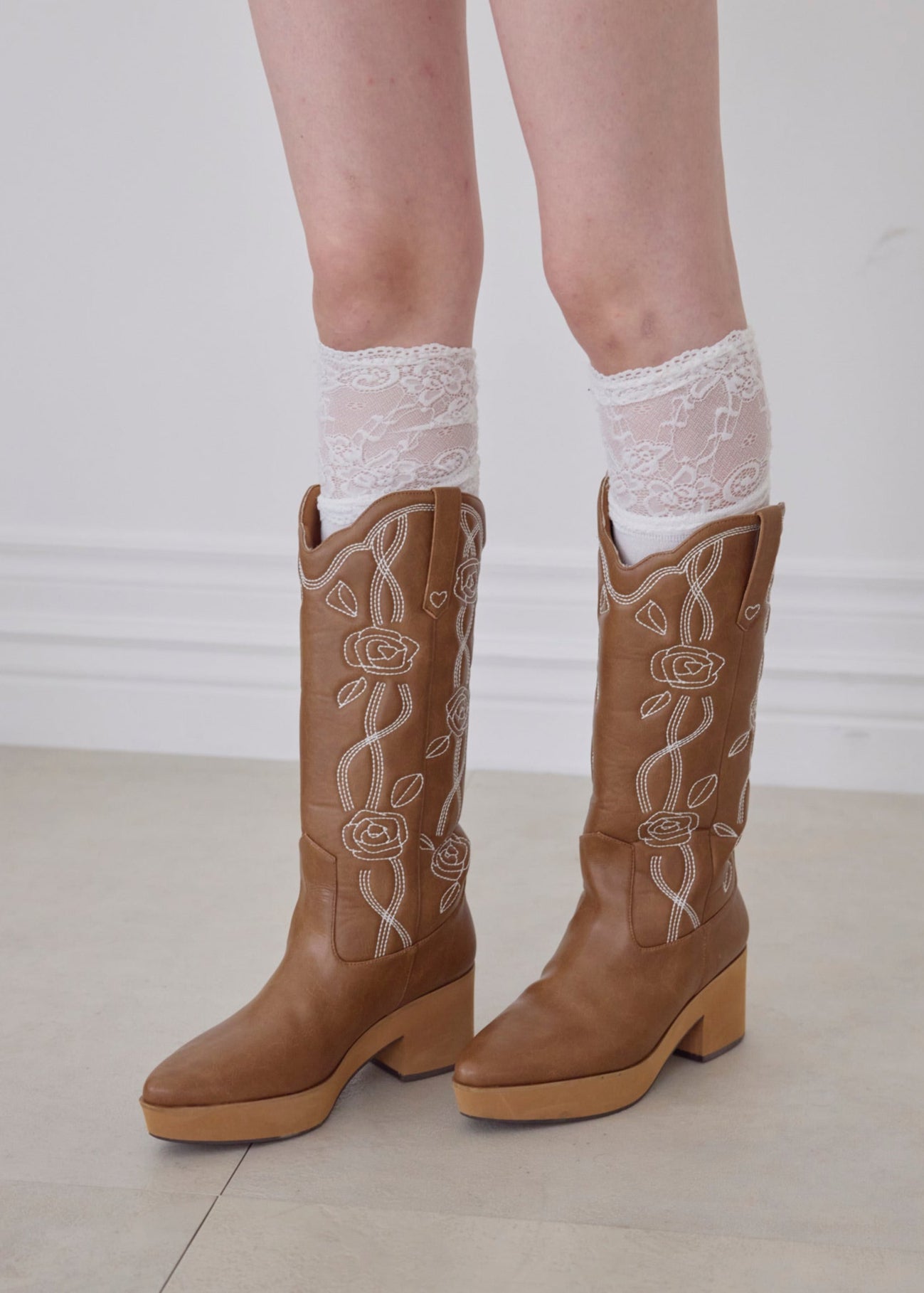 Rose embroidery western boots