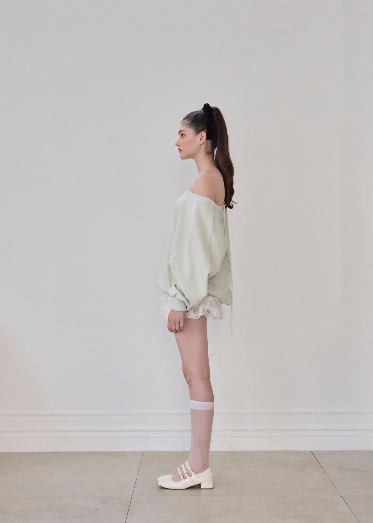 one shoulder pearl logo sweat