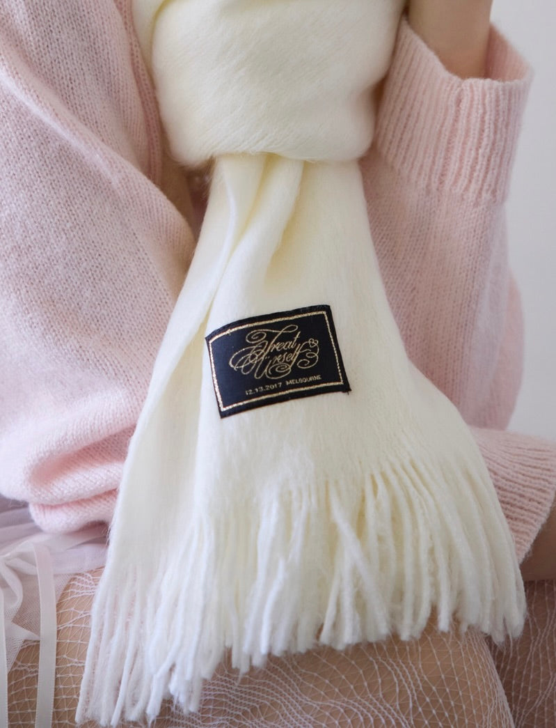 Treat Girl's muffler