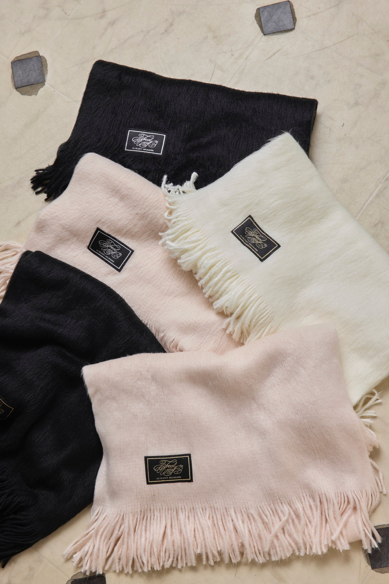 Treat Girl's muffler