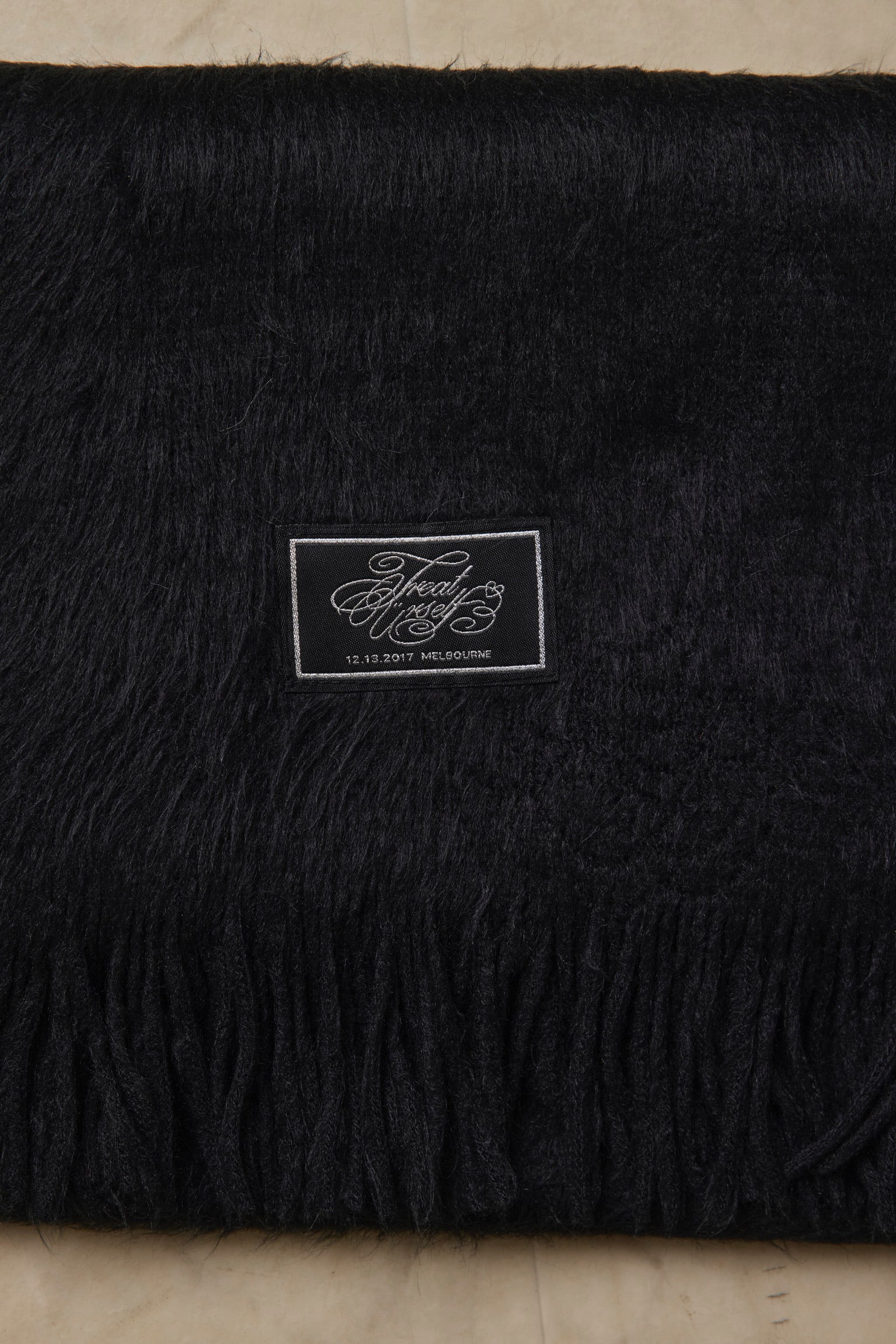 Treat Girl's muffler