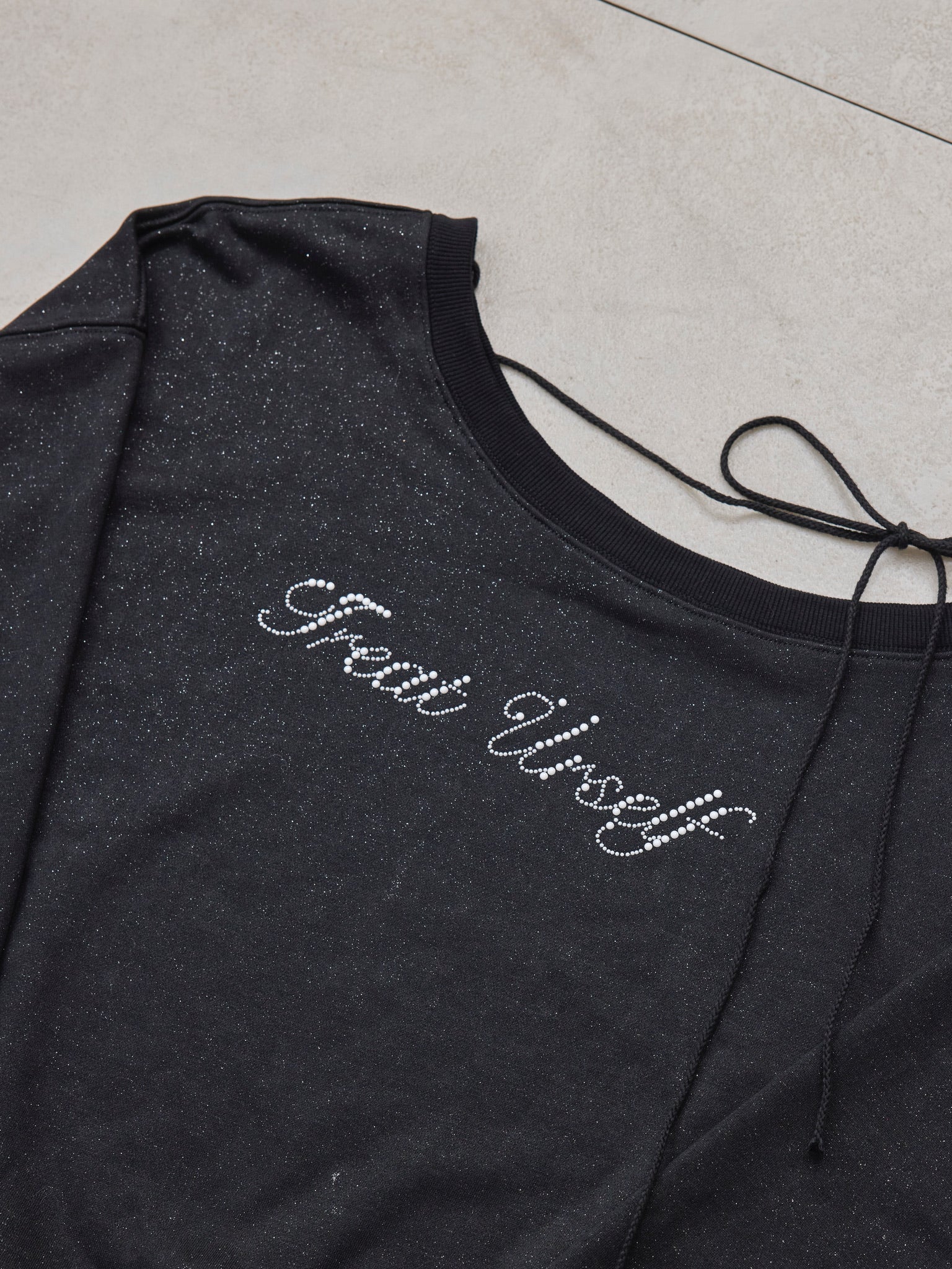 one shoulder pearl logo sweat