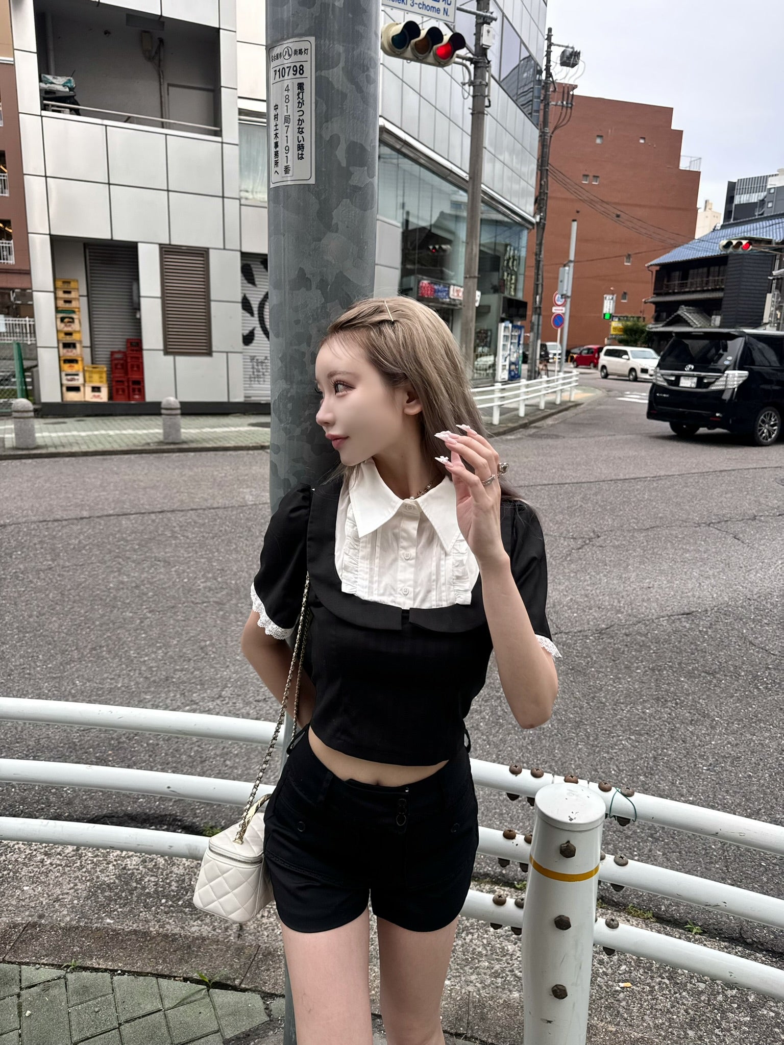 picot lace design short pants