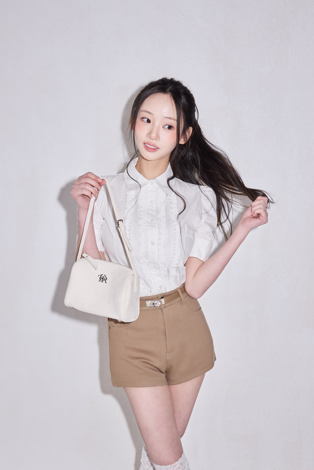 whip cream frill blouse