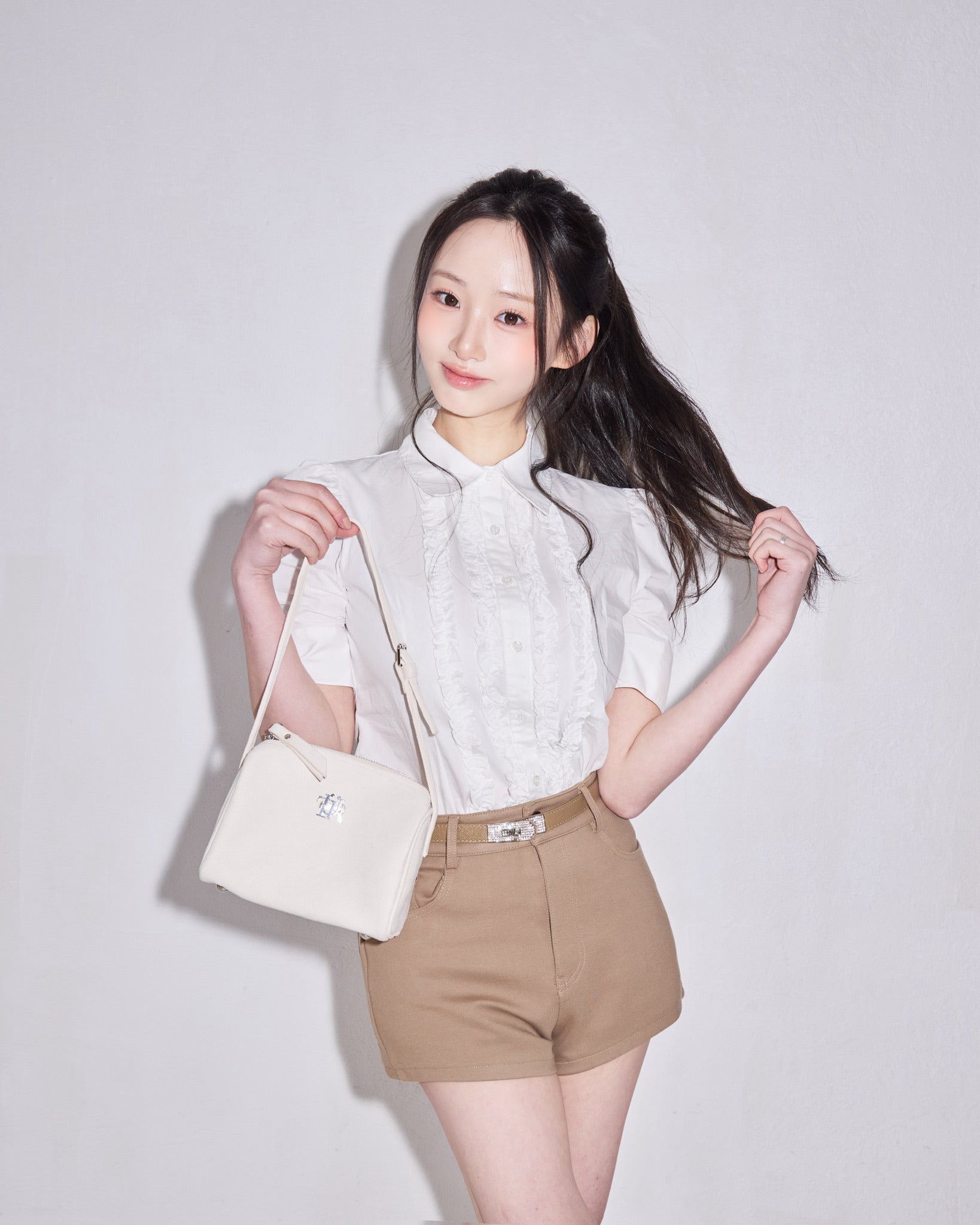 whip cream frill blouse