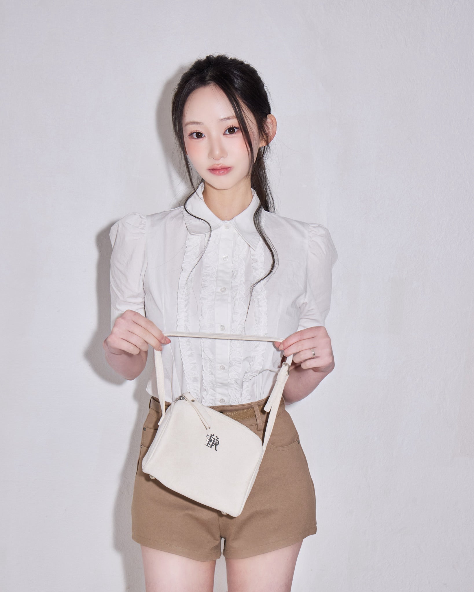 whip cream frill blouse