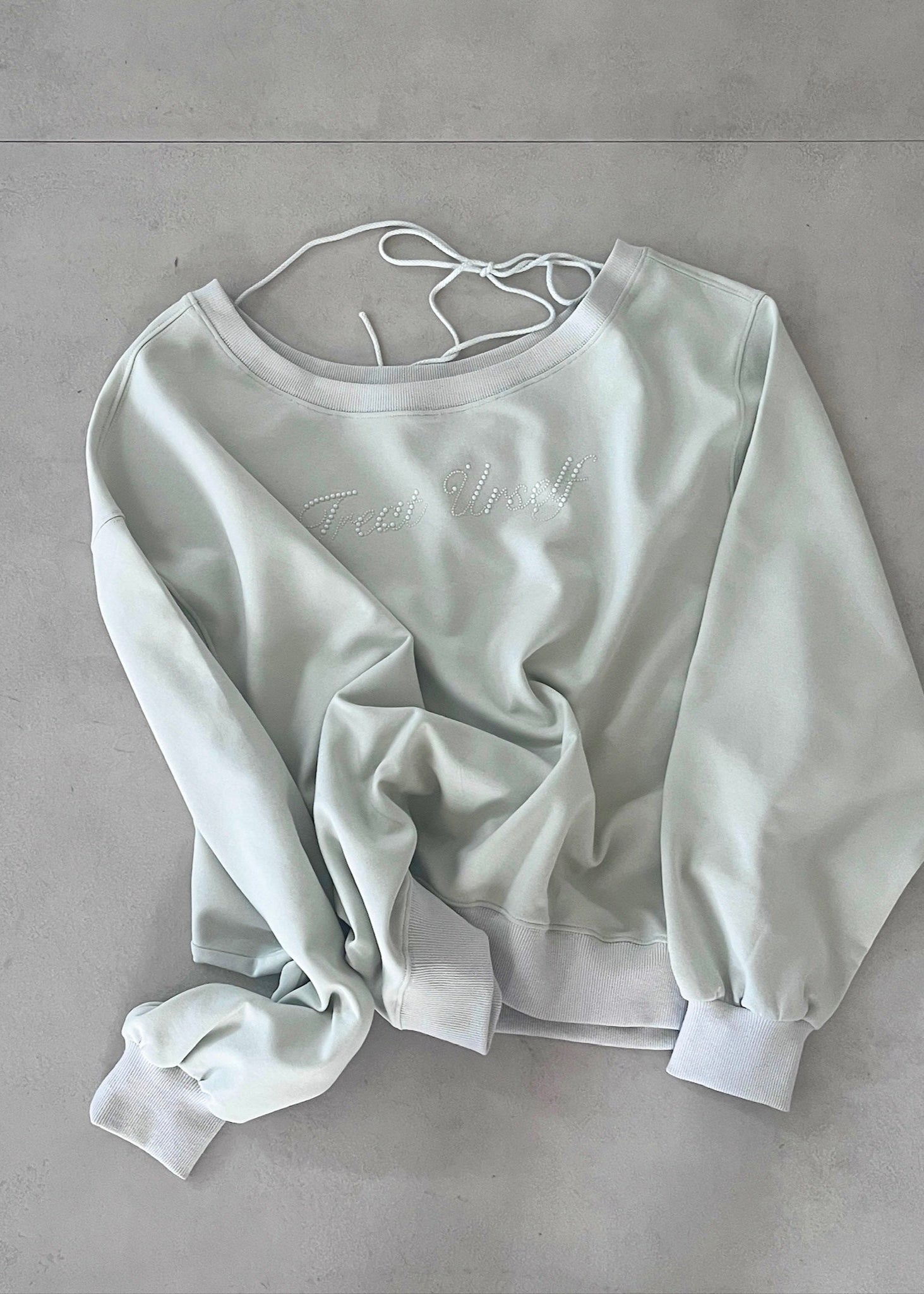 one shoulder pearl logo sweat