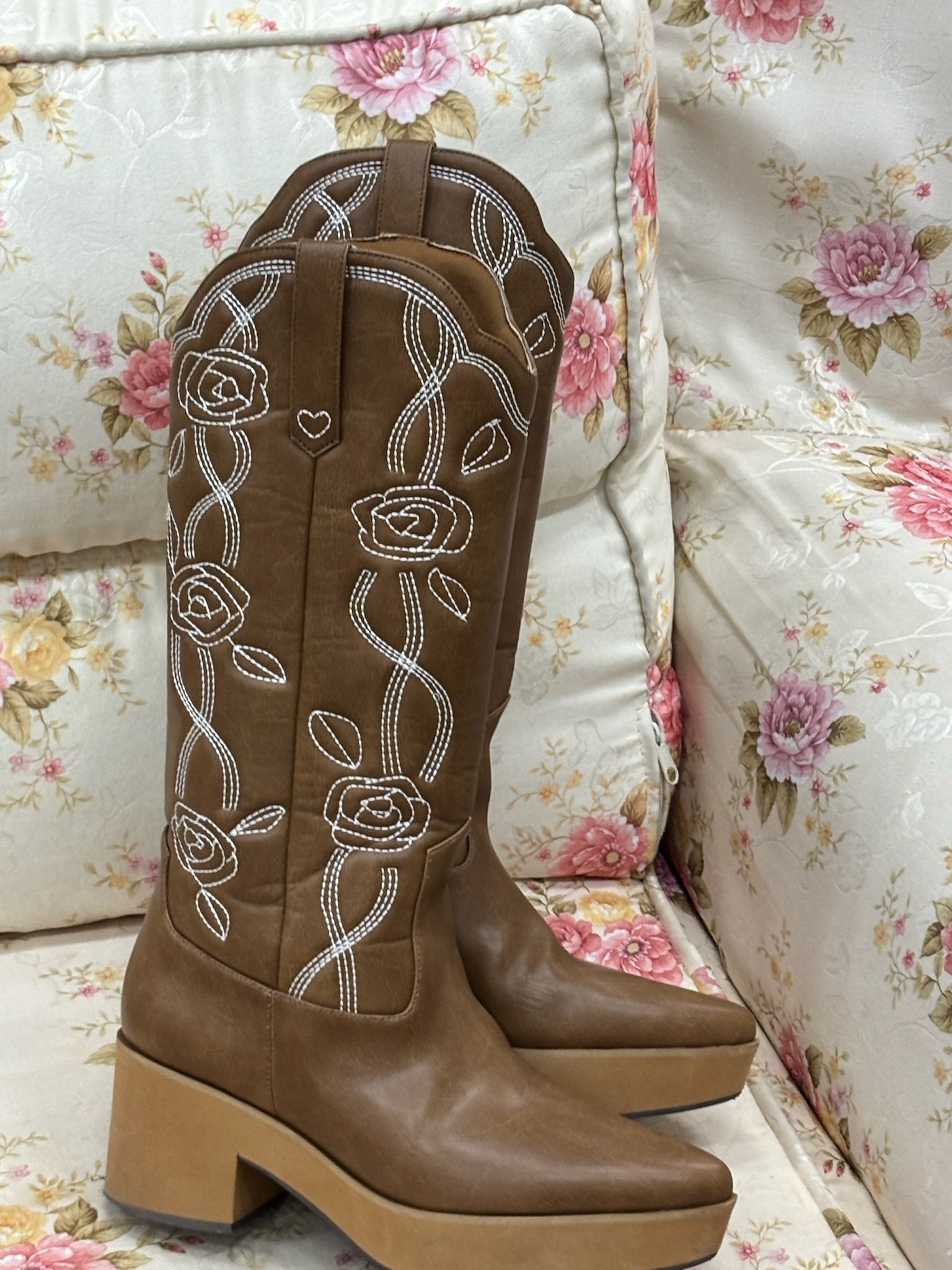 Rose embroidery western boots