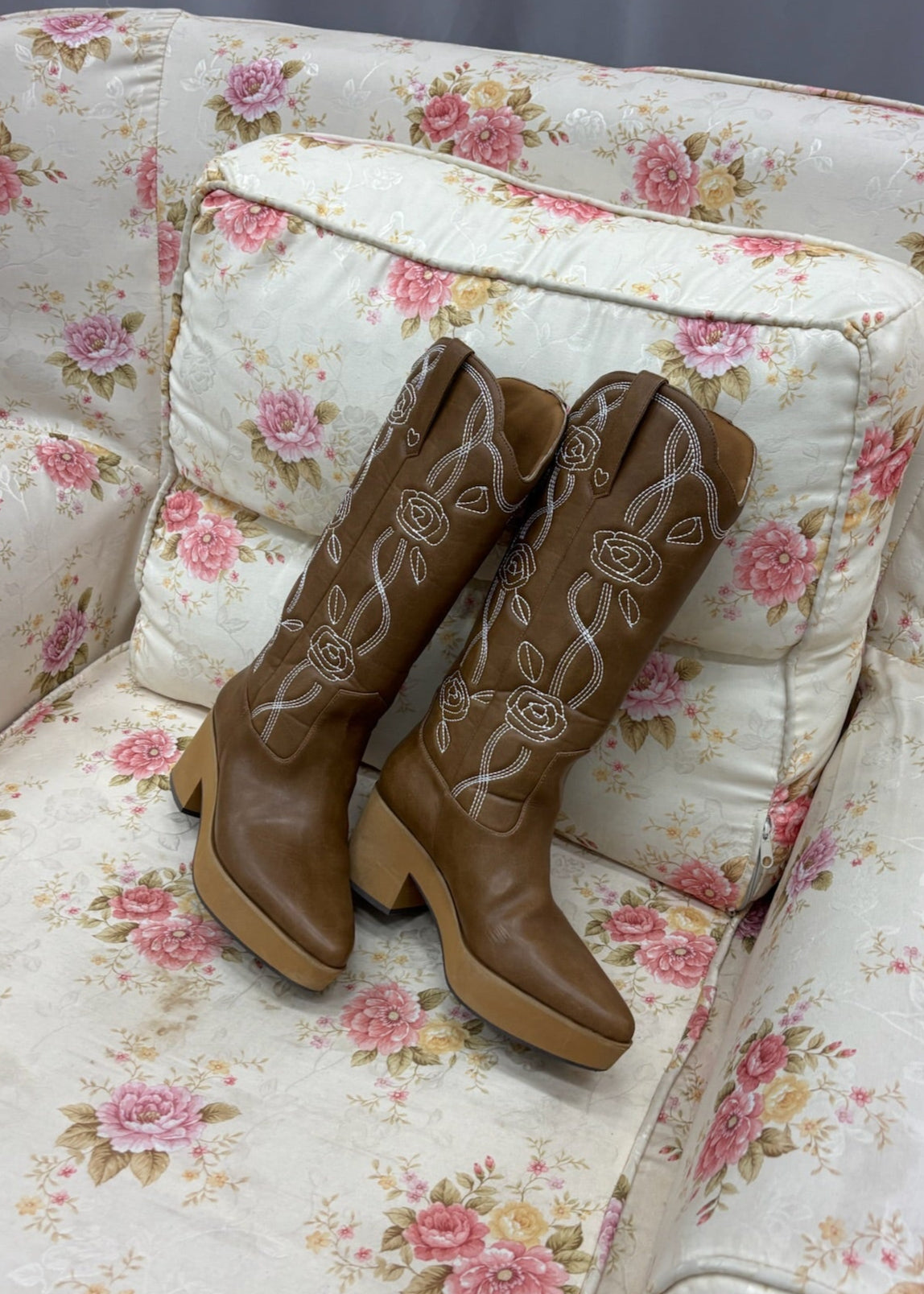 Rose embroidery western boots