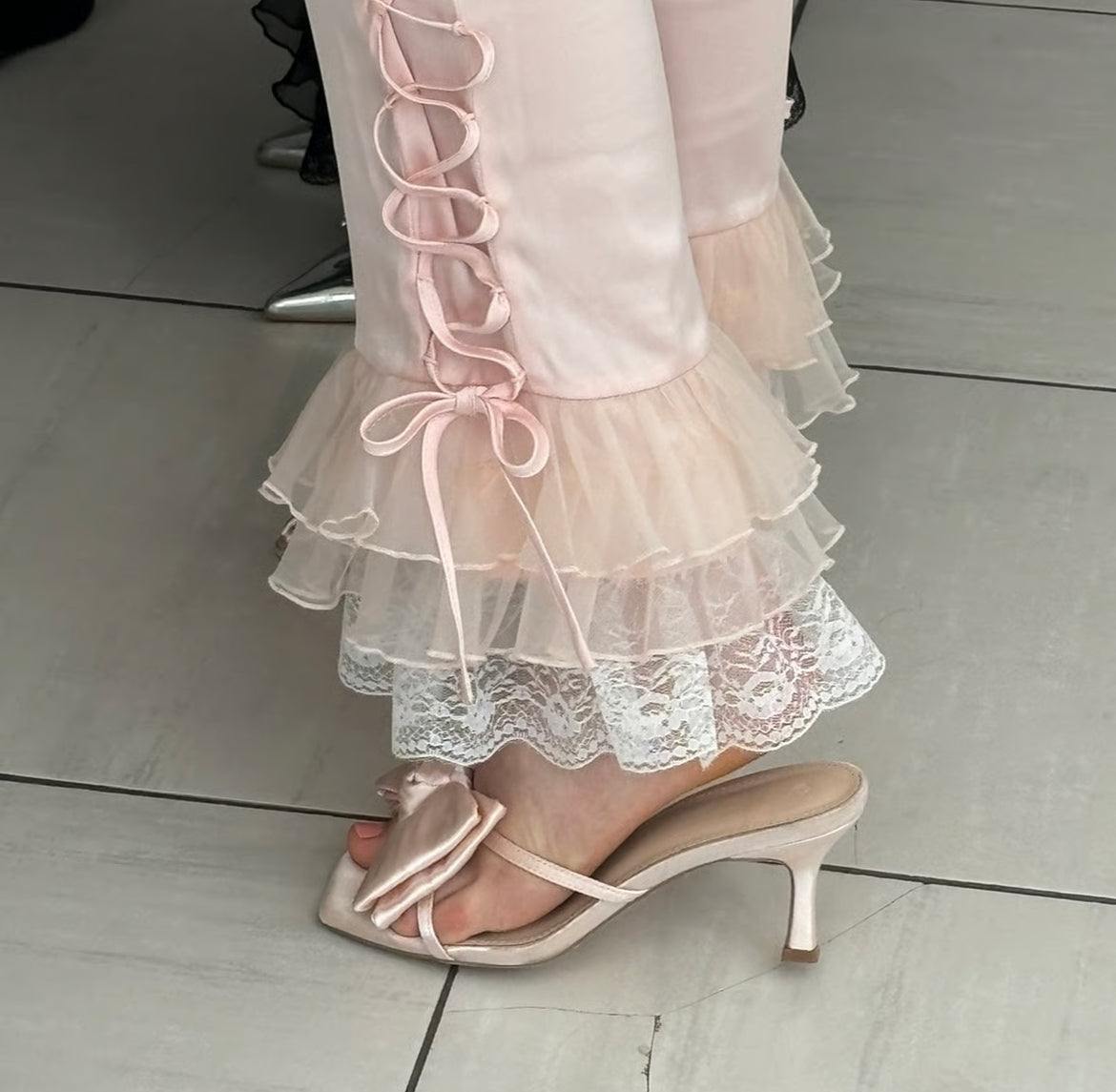 lace up frill pants (pink)