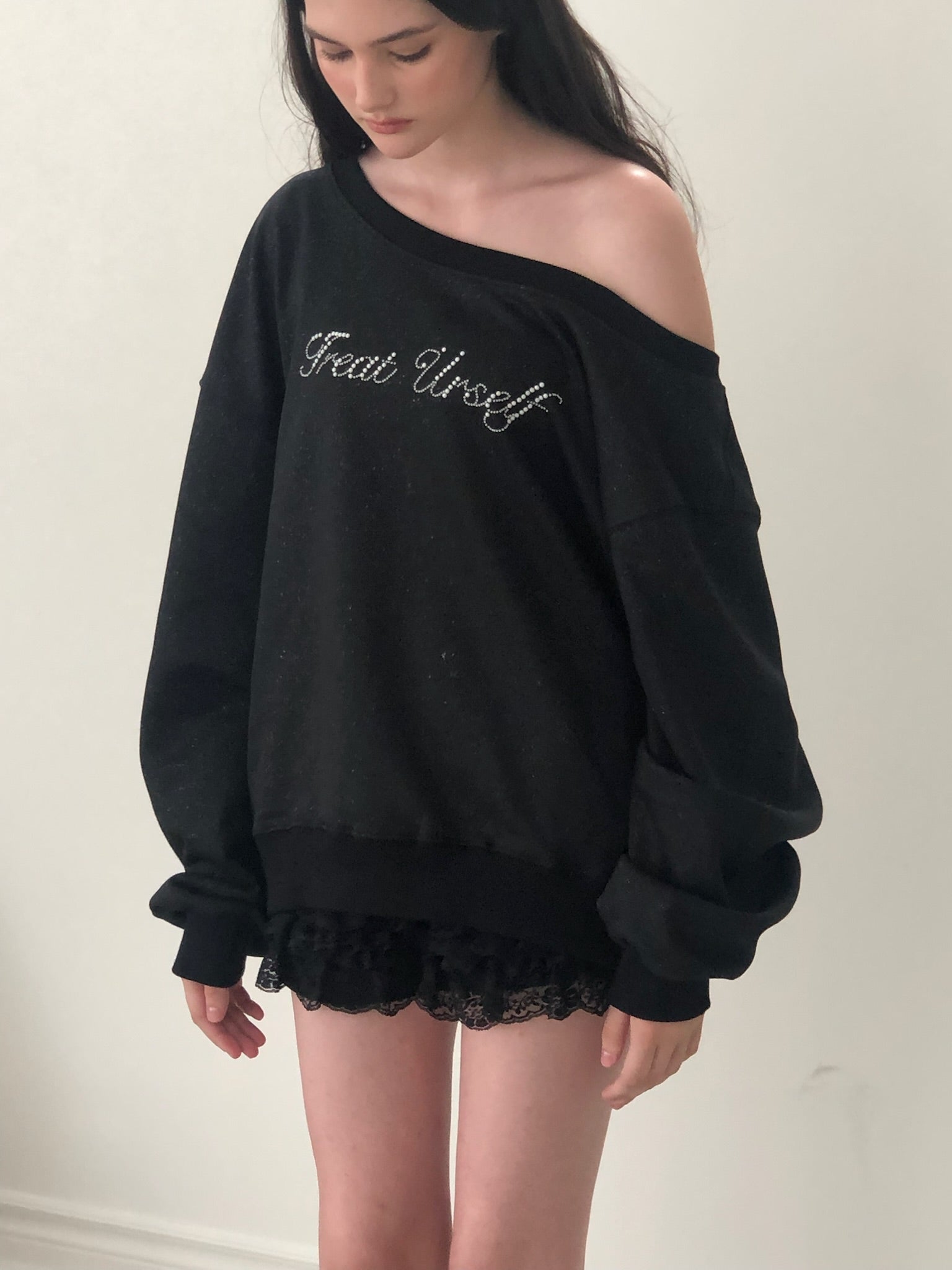 one shoulder pearl logo sweat