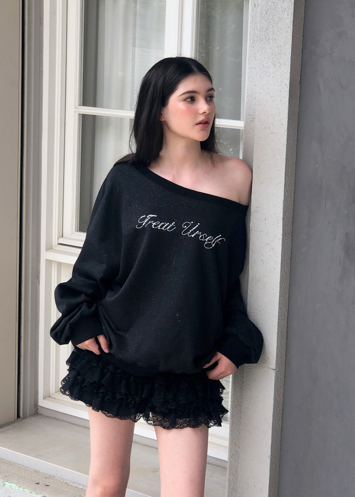 one shoulder pearl logo sweat