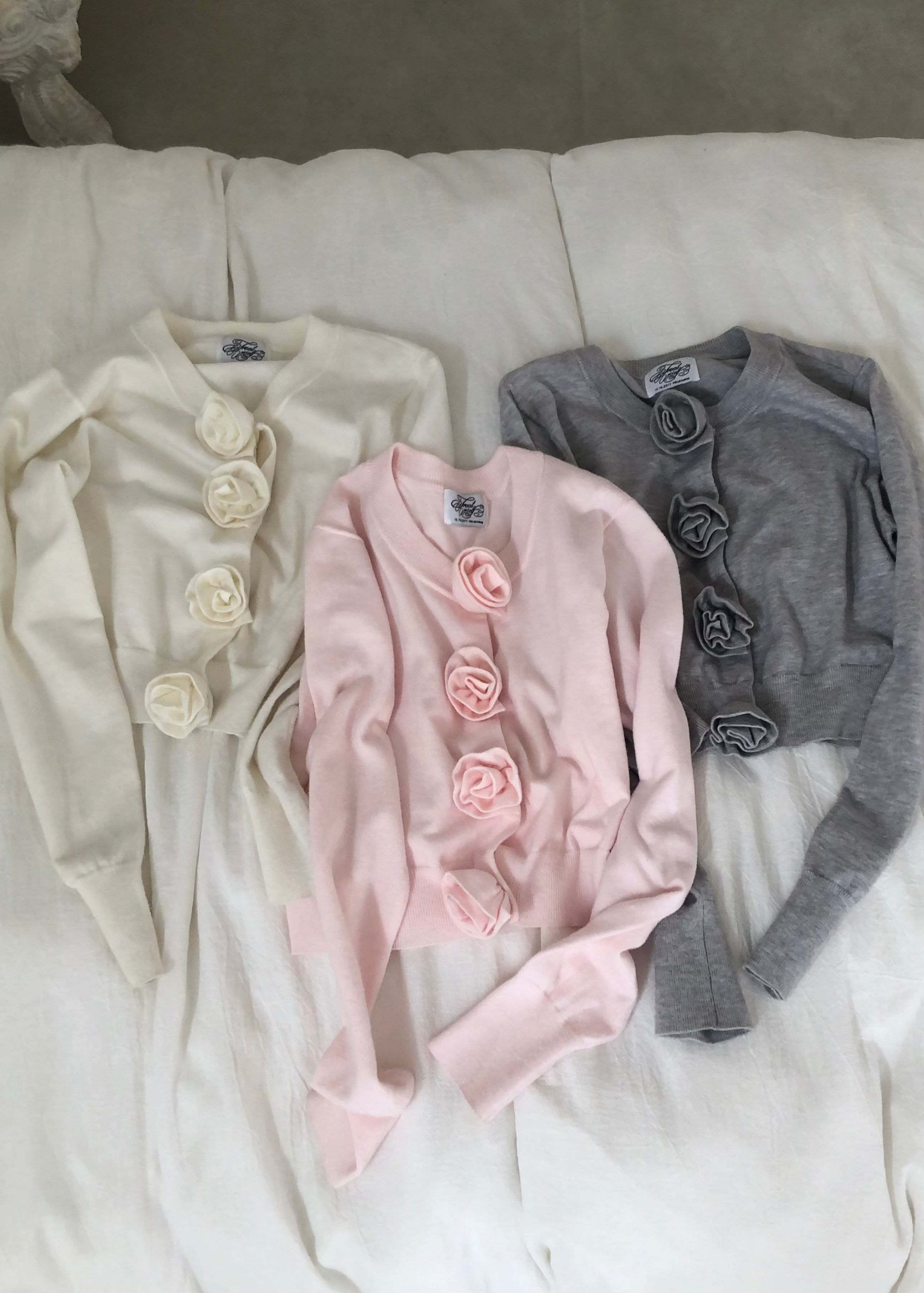 【9月下旬〜10月上旬発送】Rose flower motif cardigan