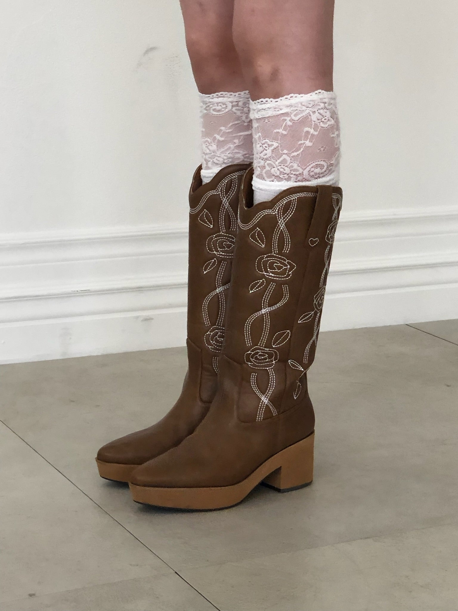 Rose embroidery western boots
