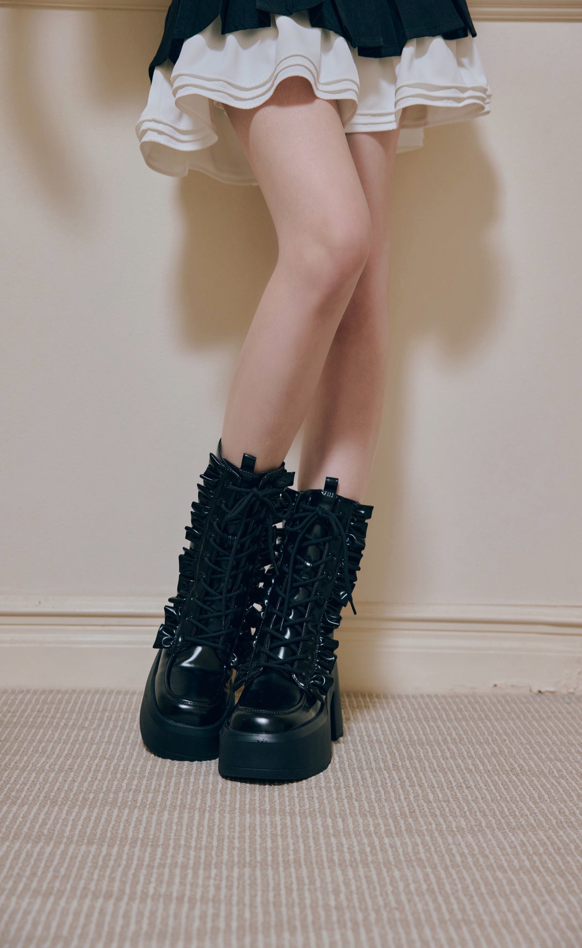 Frill lace up middle boots