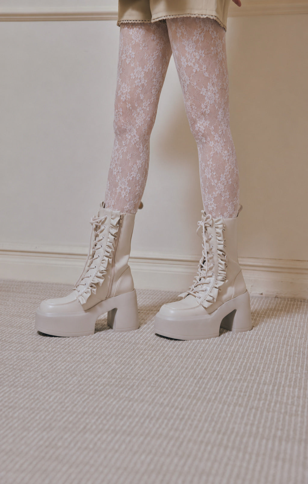 Frill lace up middle boots