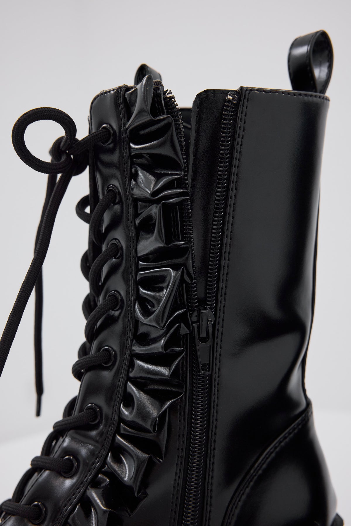 Frill lace up middle boots