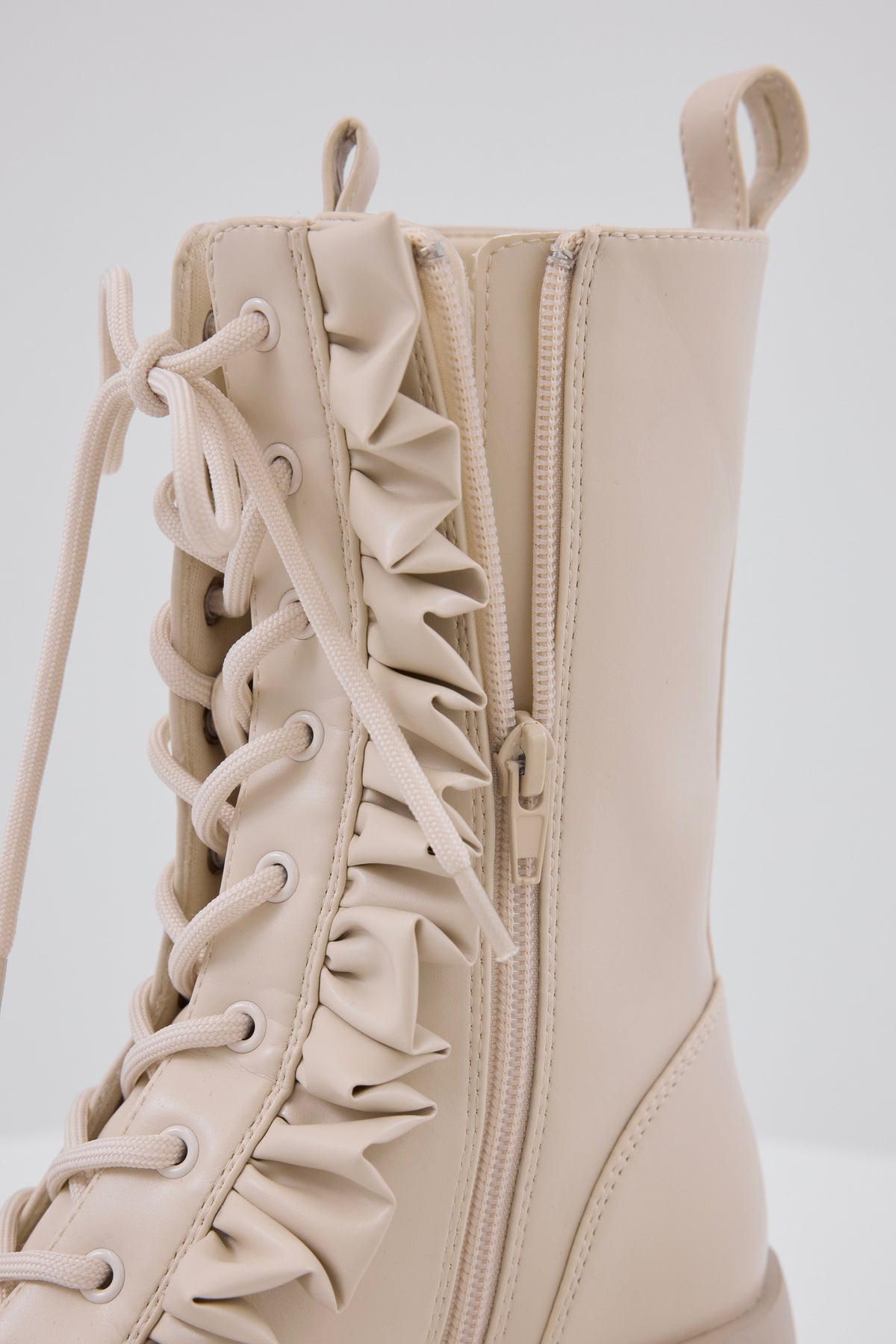 Frill lace up middle boots