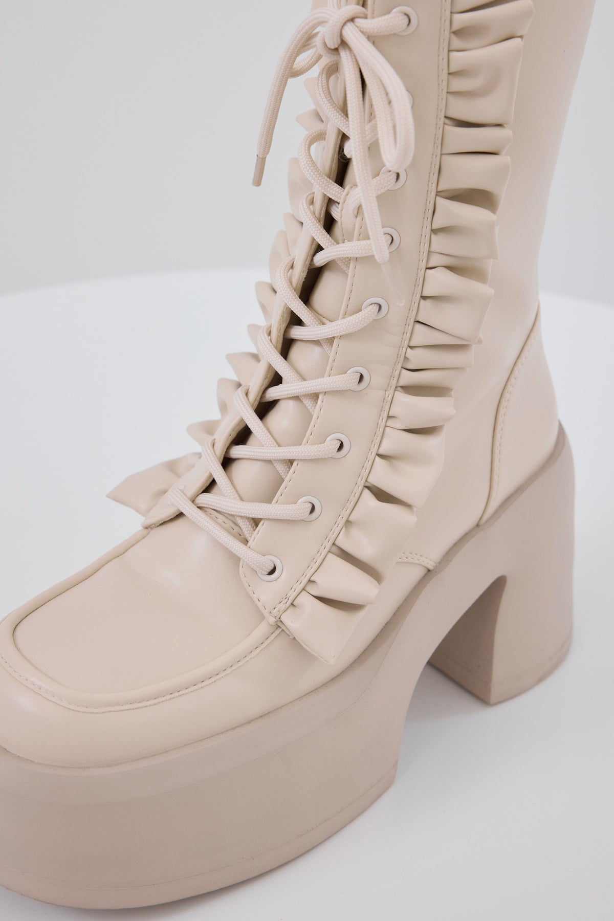 Frill lace up middle boots