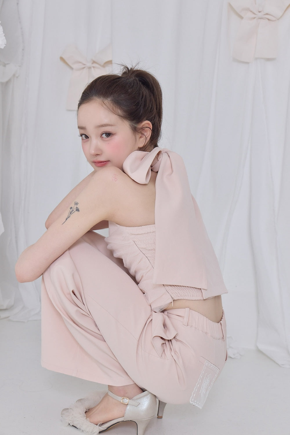 kitten ribbon tulle buister