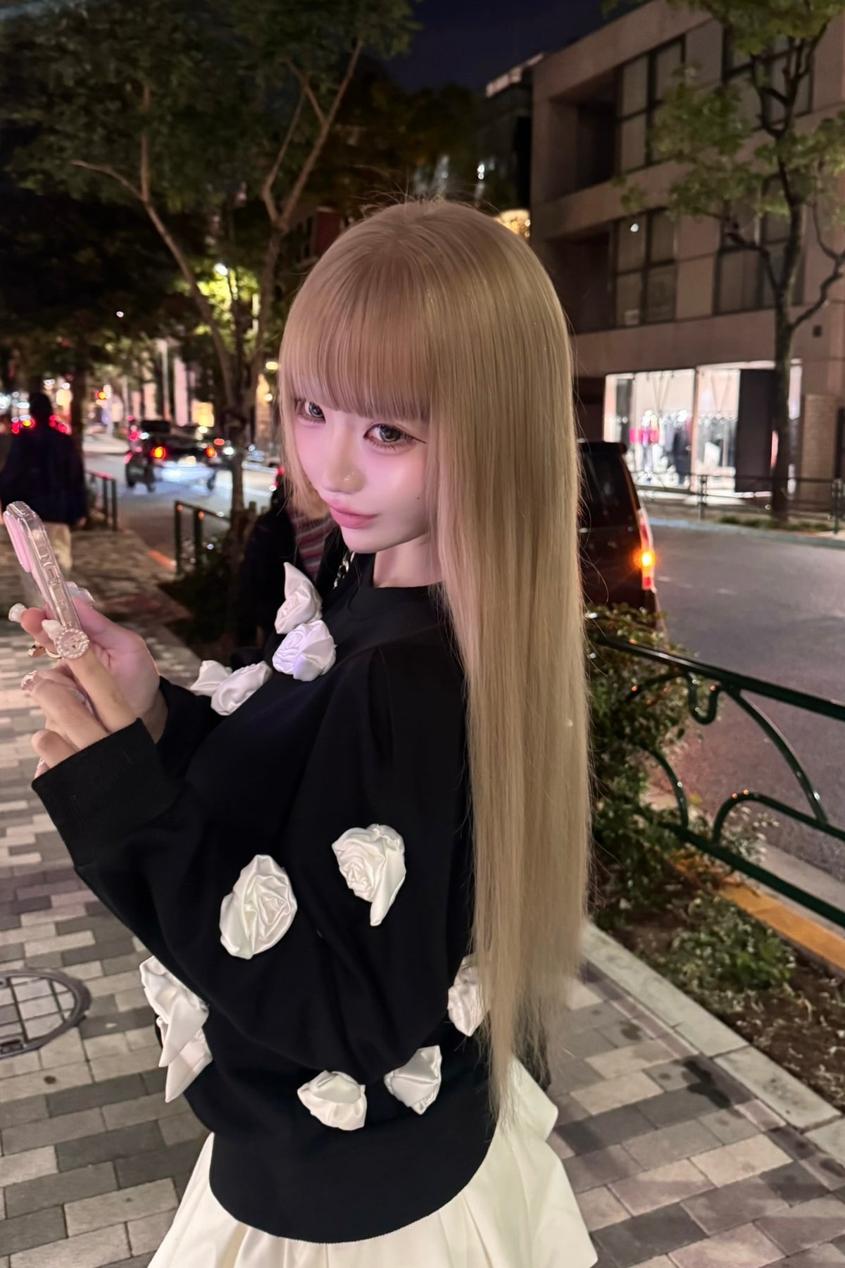 Rose motif pullover