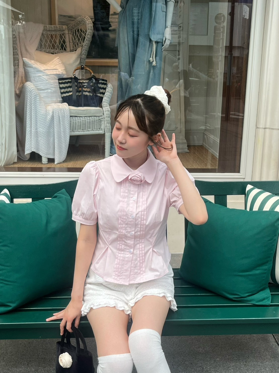 treatürself Rose accent shirt blouse Rose accent shirt blouse – Treat Ürself