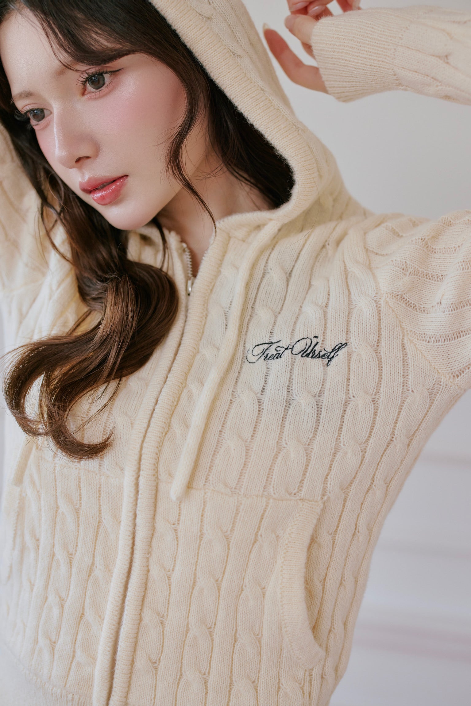 トップス treaturself oneshoulderpearl logosweat Treat Ürself cable hoodie