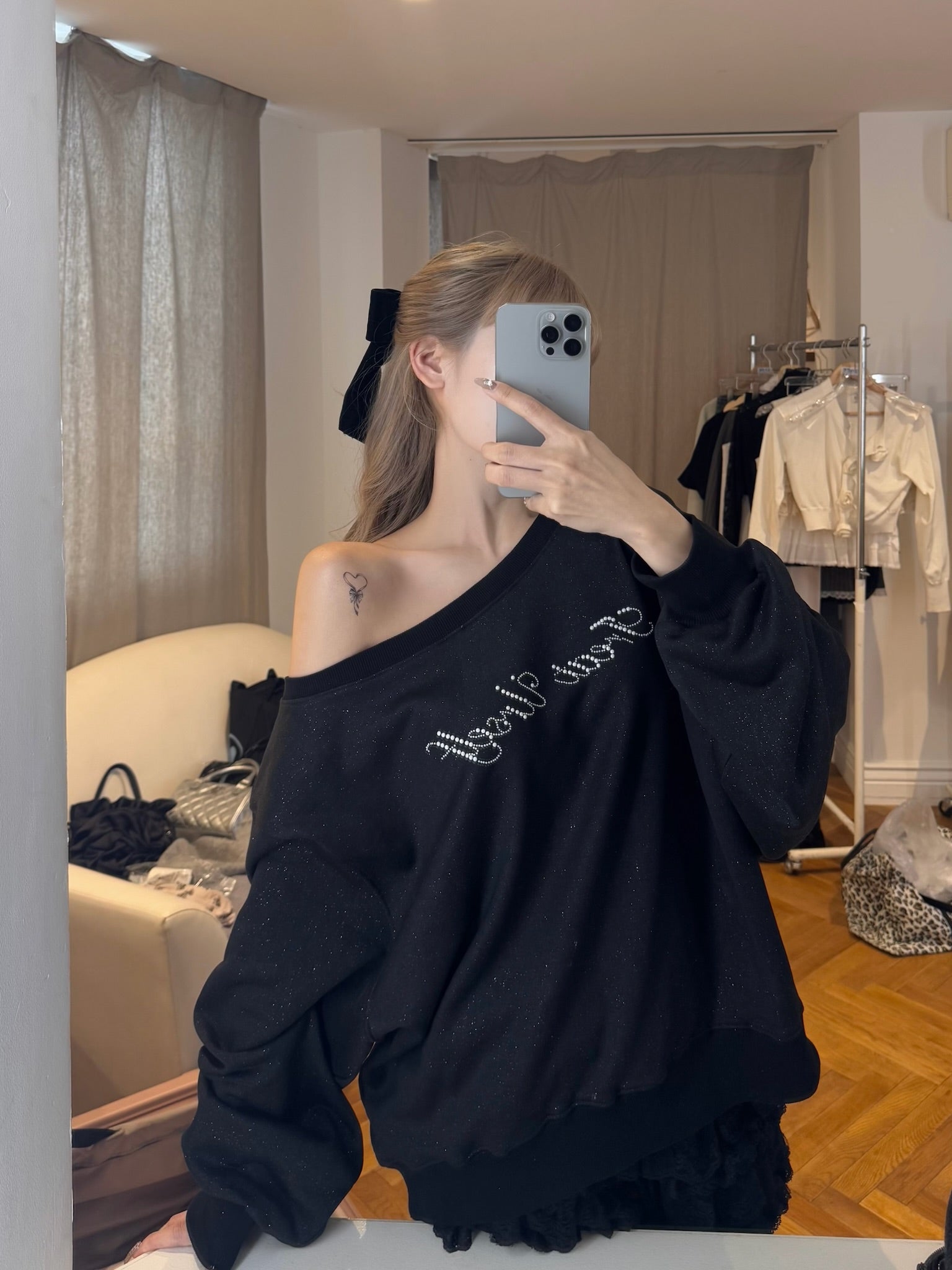 one shoulder pearl logo sweat
