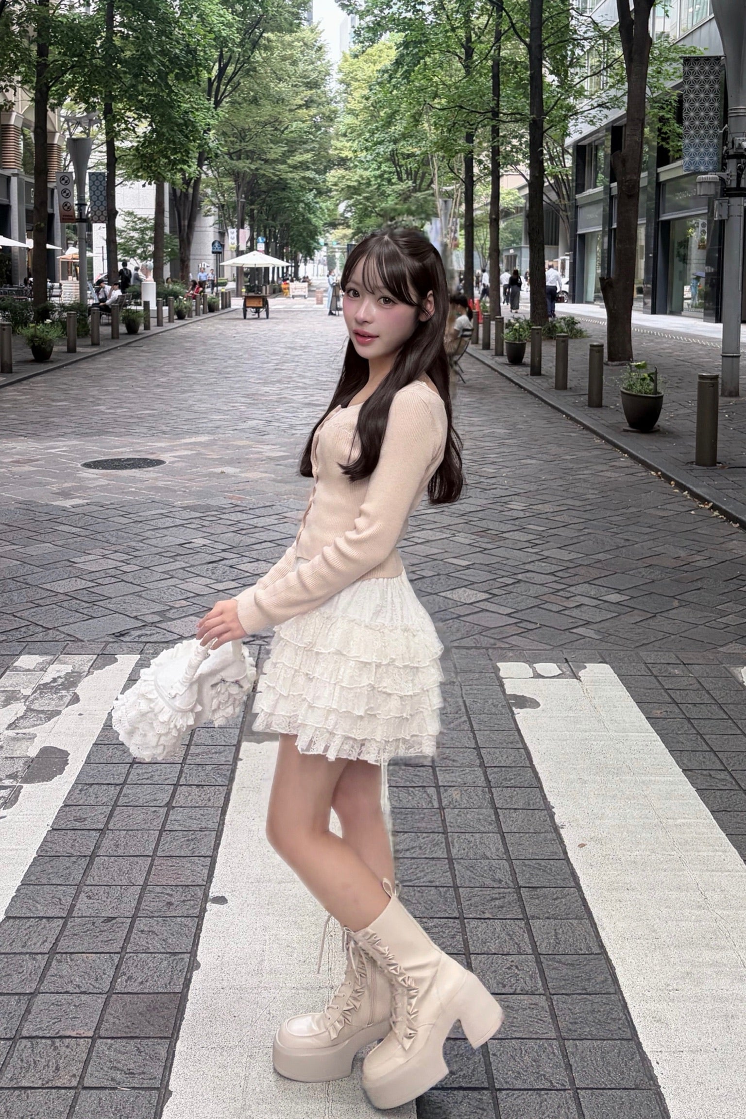 Russell lace mini skirt – Treat Ürself