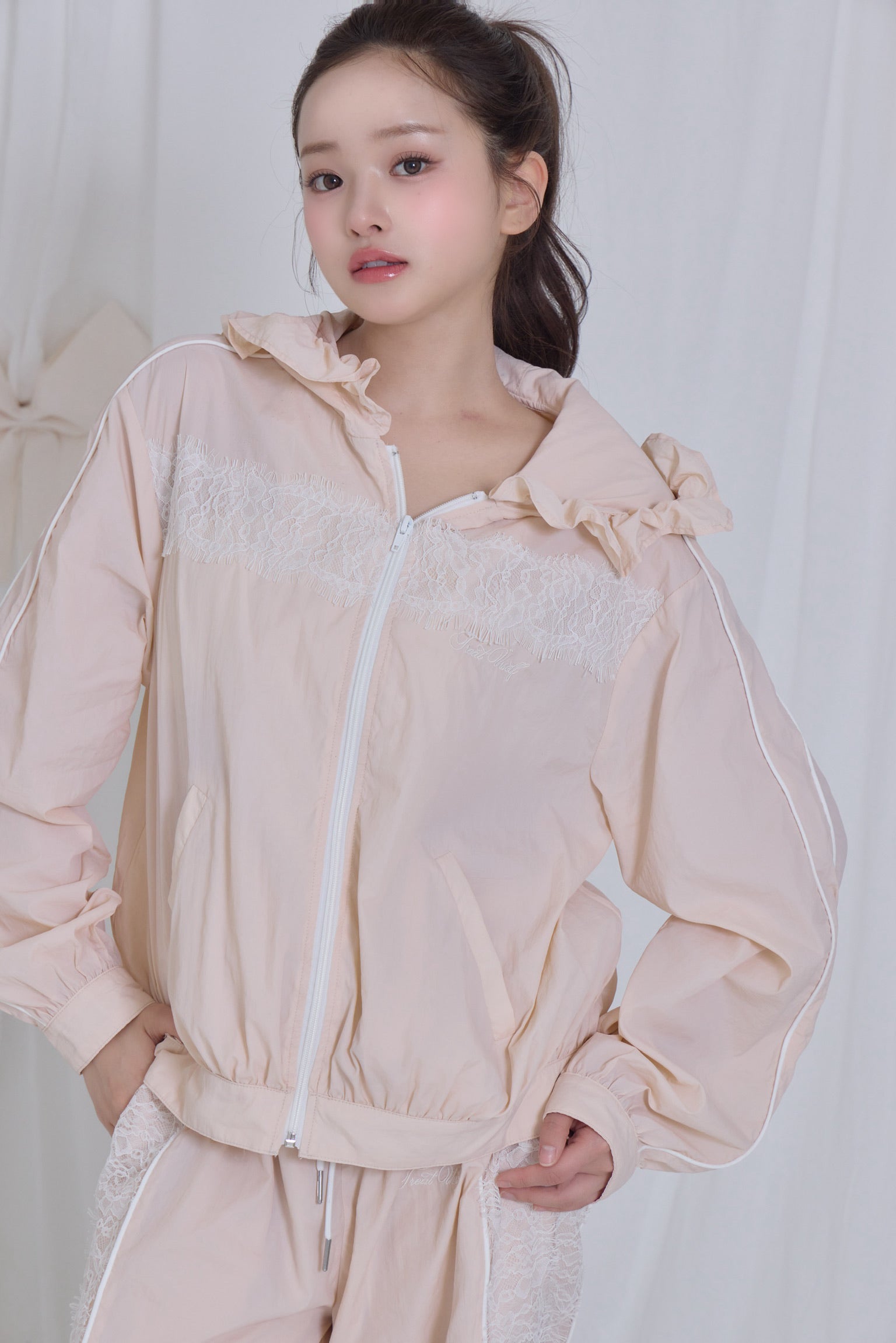 airy lace hoodie
