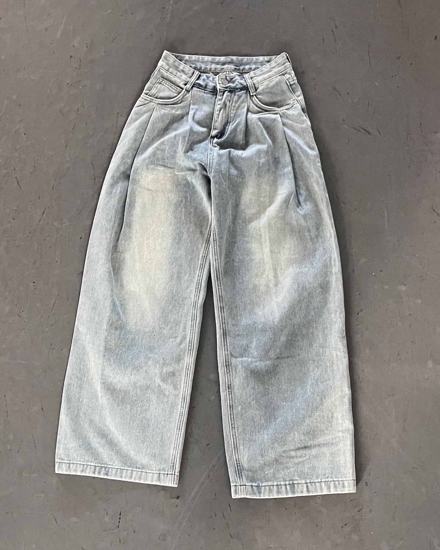 tuck loose denim pants